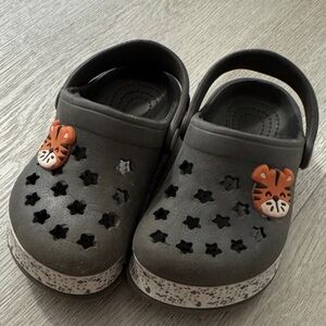 Kids Black Star Clogs with Tiger Charm